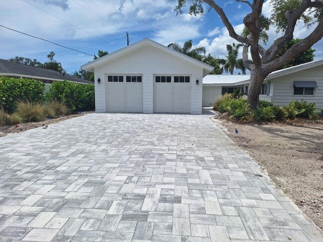 property at 1833 Pandora Dr