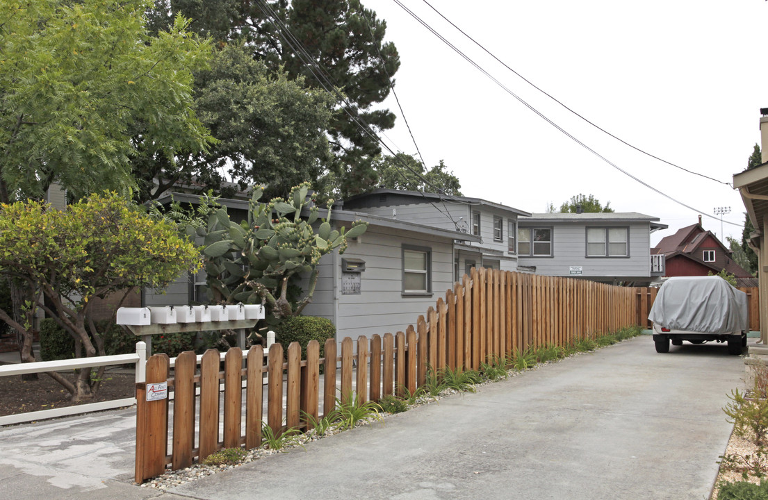 180 Harrison Ave in Redwood City, CA - Building Photo