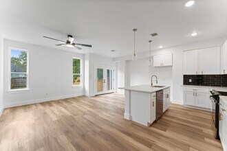 8205 Carver Rd in Houston, TX - Building Photo - Building Photo