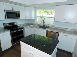 2561 Forest Run Ct in Clearwater, FL - Building Photo - Building Photo