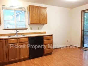 1504 NW Lakehill Cir in Silverdale, WA - Building Photo - Building Photo