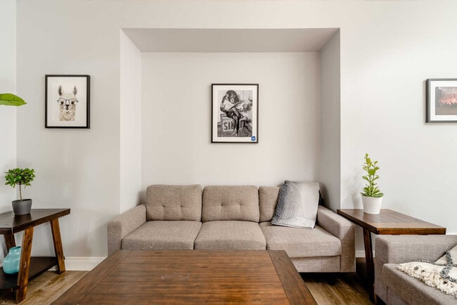 4004 SE Division St in Portland, OR - Foto de edificio - Building Photo