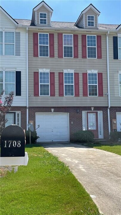 1708 Redan E in Lithonia, GA - Building Photo
