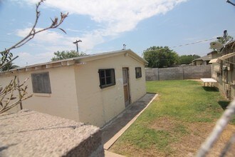 Flower Duplexes in Phoenix, AZ - Building Photo - Building Photo