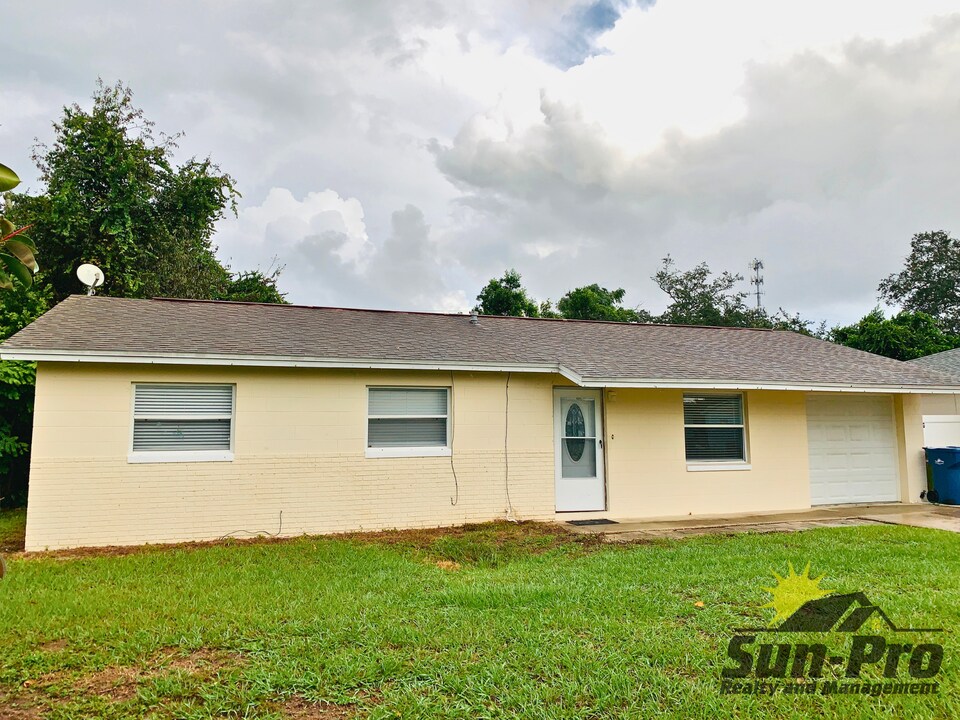 1965 Nelson Ave in Ormond Beach, FL - Foto de edificio