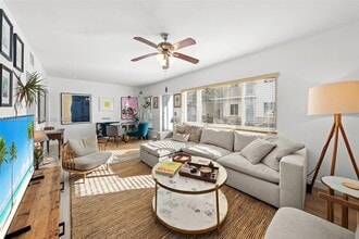 1120 Venetian Way in Miami Beach, FL - Building Photo - Building Photo