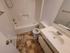 1424 Deerpond Ln in Virginia Beach, VA - Building Photo - Building Photo