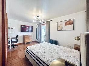 Furnished room/NOT APARTMENT in Queens, NY - Building Photo - Building Photo
