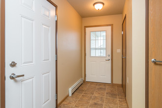 Charleston Townhomes in West Fargo, ND - Building Photo - Building Photo