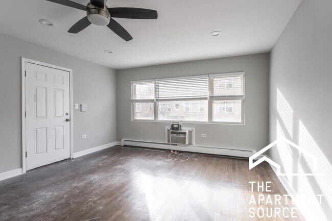 property at 1323 W Sherwin Ave
