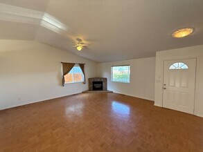 1843 Olympic Dr E in Monmouth, OR - Building Photo - Building Photo