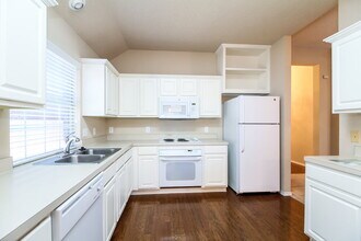 10705 Camelot Dr in Frisco, TX - Foto de edificio - Building Photo