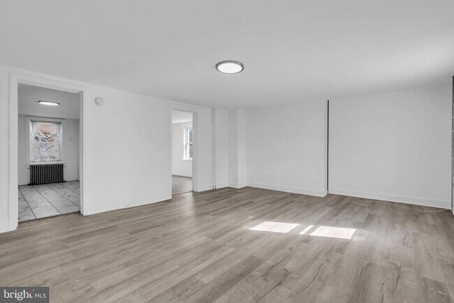 28 Bond St in Trenton, NJ - Building Photo - Building Photo