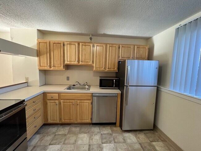152 North Beacon St, Unit B1 in Boston, MA - Building Photo - Building Photo