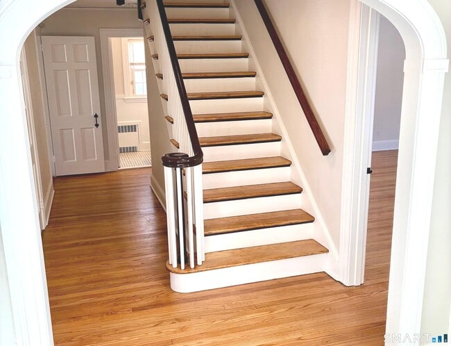 302 Quaker Ln N in West Hartford, CT - Building Photo - Building Photo