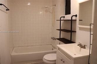 5743 Lincoln St in Hollywood, FL - Building Photo - Building Photo