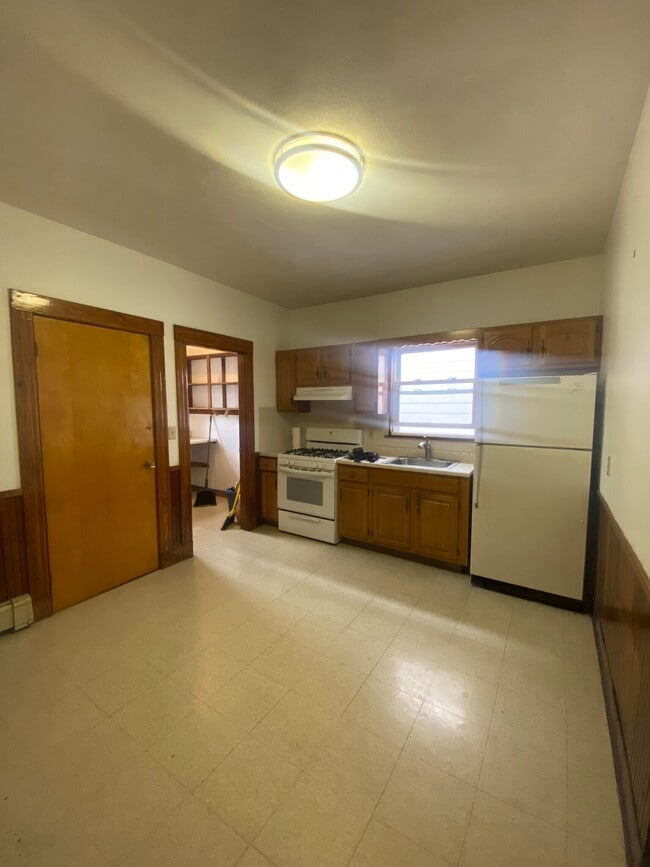 32 Oakland St, Unit 2 in Cambridge, MA - Foto de edificio - Building Photo