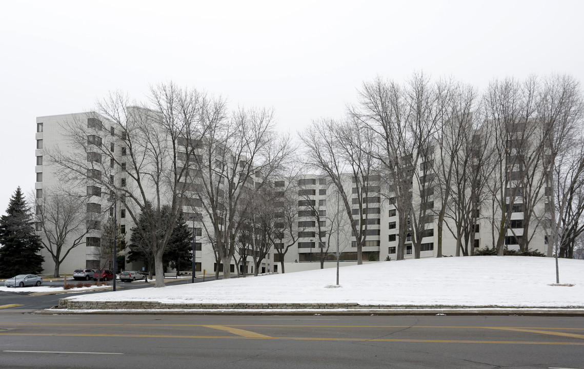 7500 York Ave S in Edina, MN - Building Photo