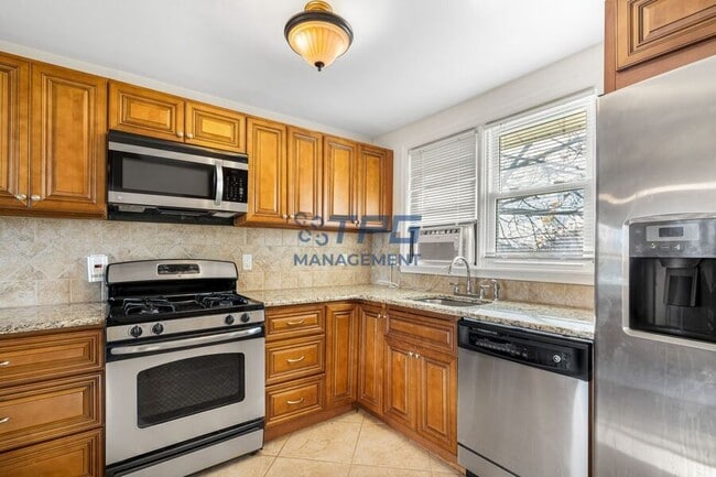 9 Thompson St-Unit -2 in West Long Branch, NJ - Building Photo - Building Photo