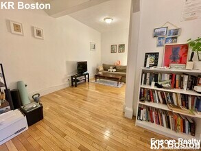 235 Harvard Ave, Unit 4 in Boston, MA - Foto de edificio - Building Photo