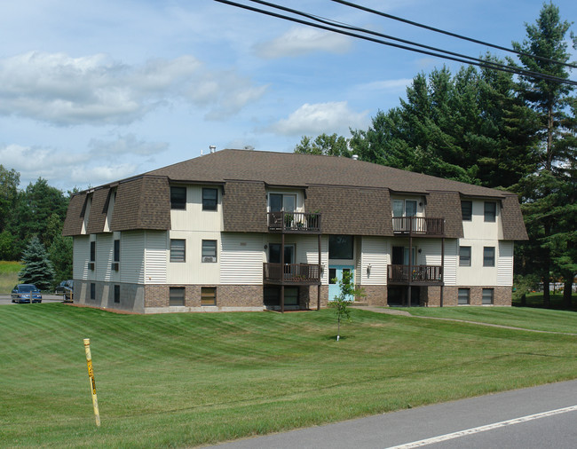 9561 Maynard Dr in Marcy, NY - Foto de edificio - Building Photo