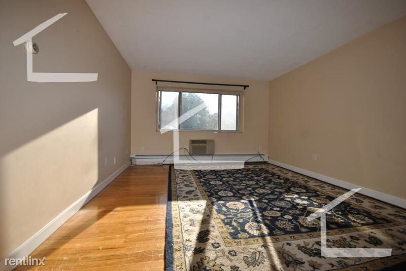 276 Corey Rd-Unit -Apt 31A in Boston, MA - Building Photo