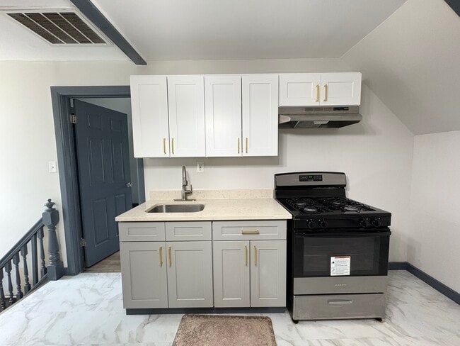 115 Hollywood Ave, Unit 3