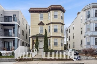 62 Fuller St in Boston, MA - Foto de edificio - Building Photo