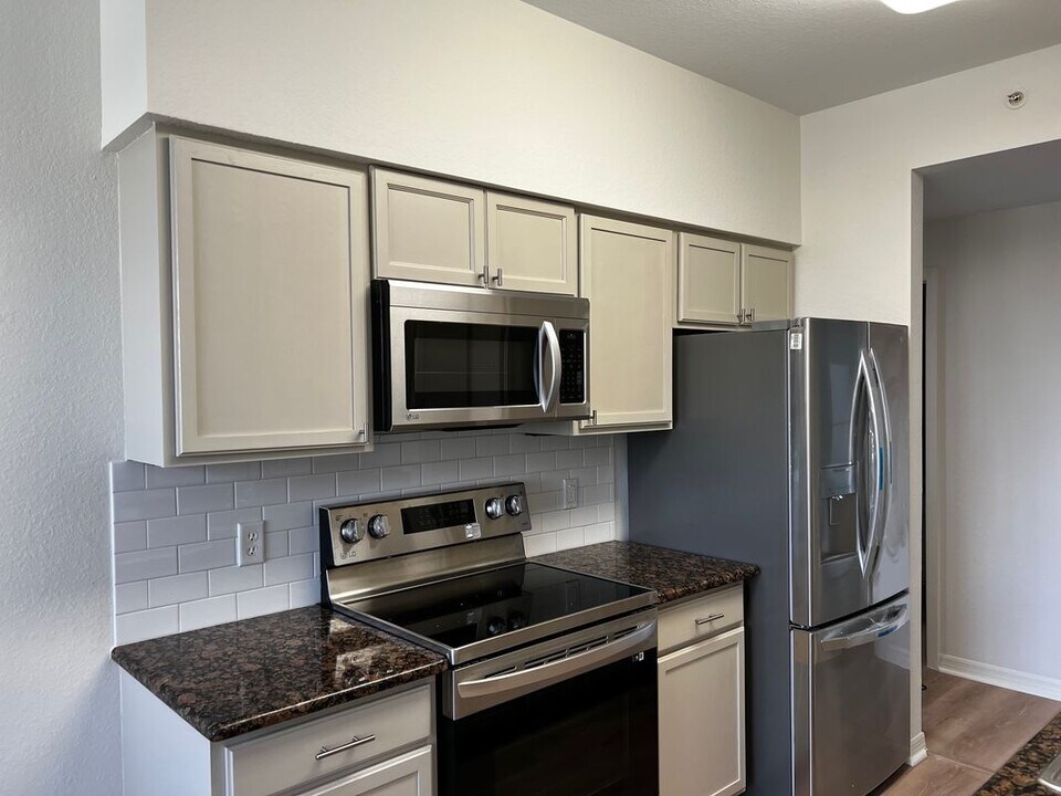 7925 Preserve Cir in Naples, FL - Building Photo