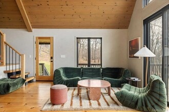 407 White Schoolhouse Rd in Rhinebeck, NY - Building Photo - Building Photo