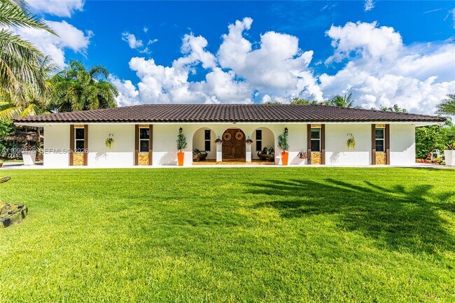 18851 SW 218th St in Miami, FL - Building Photo - Building Photo