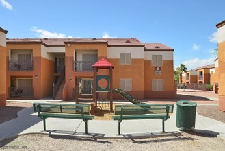 Sunset Palms Apartments in Las Vegas, NV - Building Photo - Building Photo