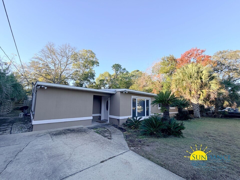 361 Gardner Dr NE in Fort Walton Beach, FL - Building Photo