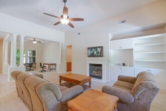 11064 E Mitchell Peak Way in Clovis, CA - Building Photo - Building Photo