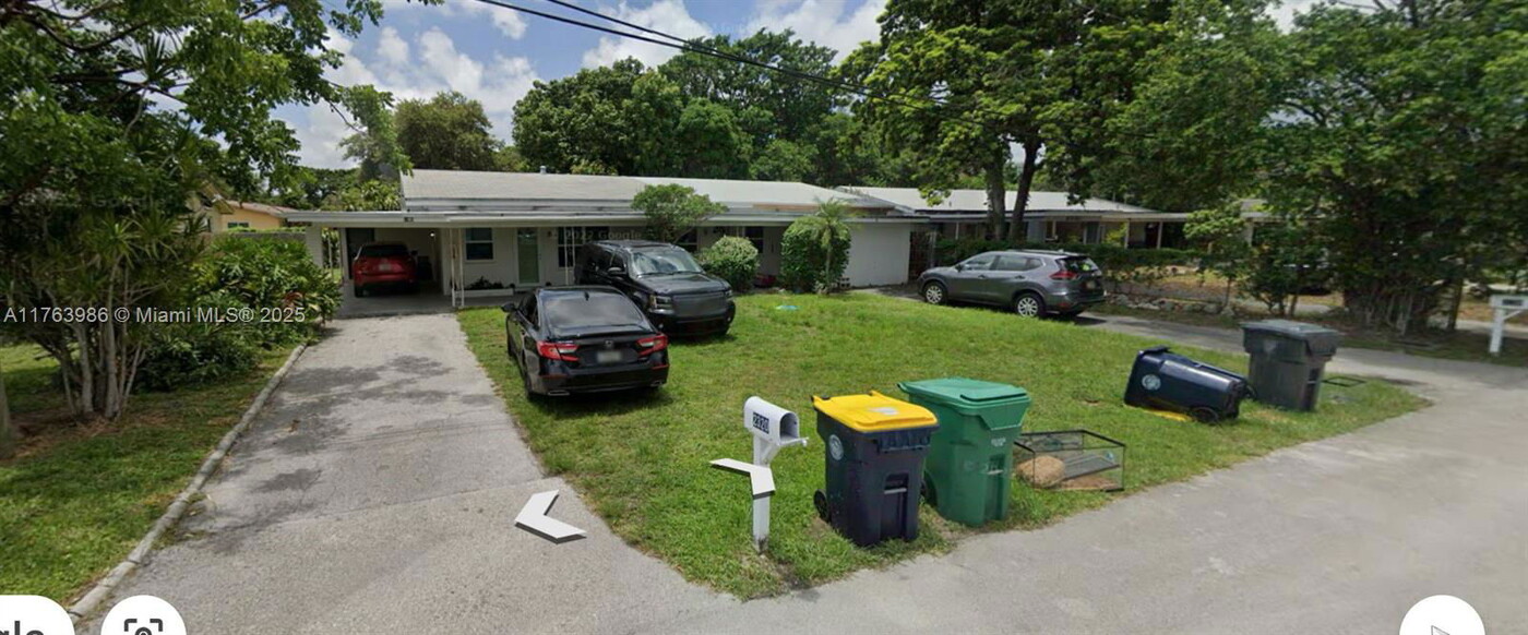 2320 SW 44th St in Fort Lauderdale, FL - Building Photo