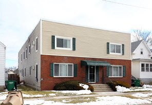 Fourth Street Apartments in West Des Moines, IA - Building Photo