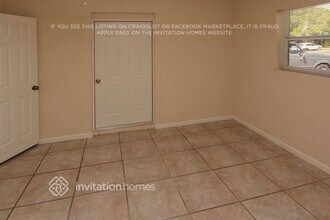 8606 Chinaberry Dr in Tampa, FL - Building Photo - Building Photo