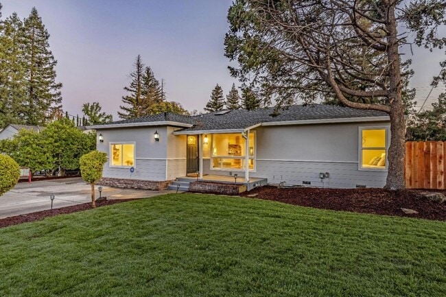 18732 Afton Ave in Saratoga, CA - Foto de edificio - Building Photo