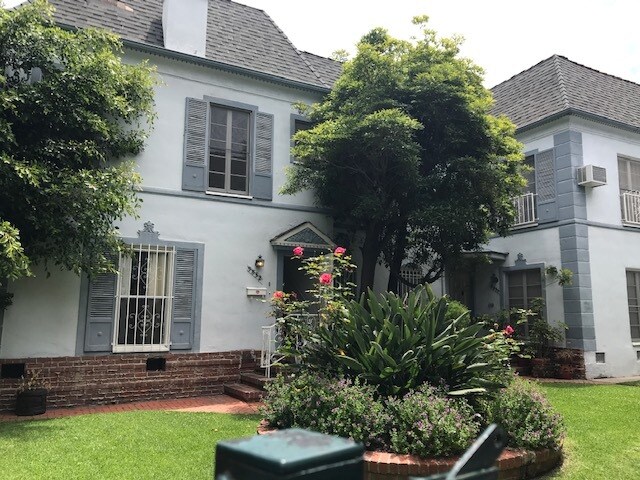 9842 W Olympic Blvd in Beverly Hills, CA - Building Photo