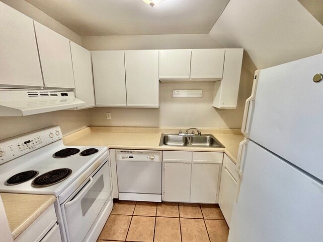 119 E Oak St in Louisville, KY - Building Photo - Building Photo