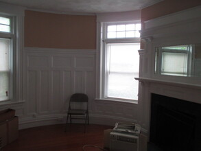 1887 Beacon St, Unit 1 in Brookline, MA - Building Photo - Building Photo