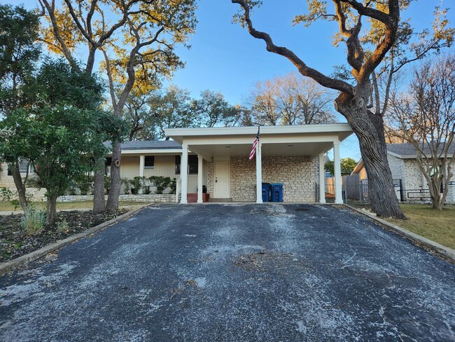 126 West Ln in Kerrville, TX - Building Photo - Building Photo