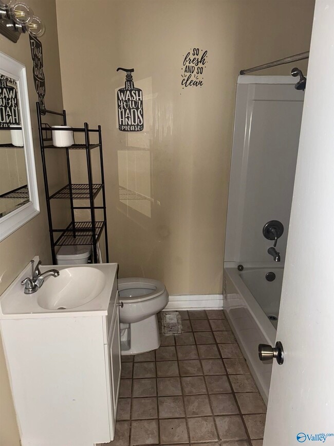 2728 Clayton Dr NW in Huntsville, AL - Building Photo - Building Photo