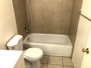 4711 Convaire Ave, Unit 2 in Las Vegas, NV - Building Photo - Building Photo