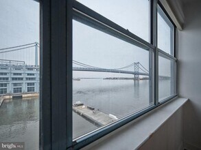 3 N Christopher Columbus Blvd in Philadelphia, PA - Building Photo - Building Photo