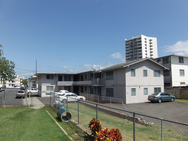 2620 Kaaha St in Honolulu, HI - Building Photo - Building Photo