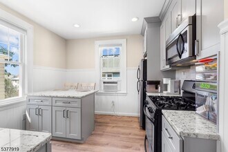 104 Walnut St in Bloomfield, NJ - Building Photo - Building Photo