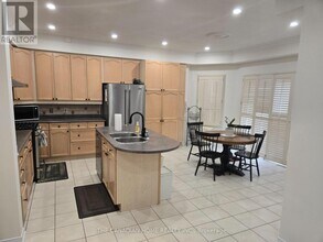 5244 Forestwalk Cir in Mississauga, ON - Building Photo - Building Photo