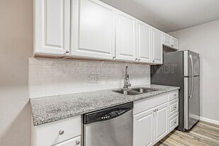 16359 W 10th Ave in Golden, CO - Building Photo