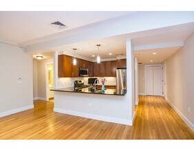 321 Hammond Pond Pkwy-Unit -103 in Brookline, MA - Building Photo - Building Photo